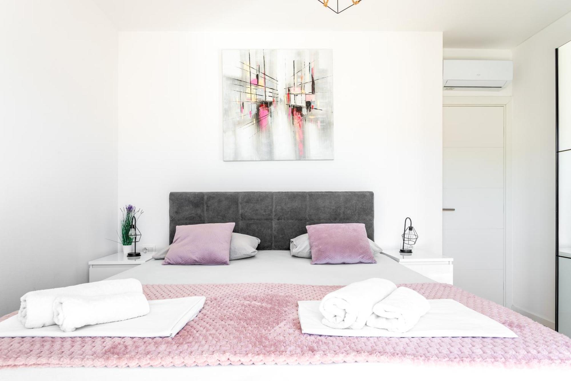 New Luxury 3-Bedroom Penthouse With Huge Terrace スプリト エクステリア 写真