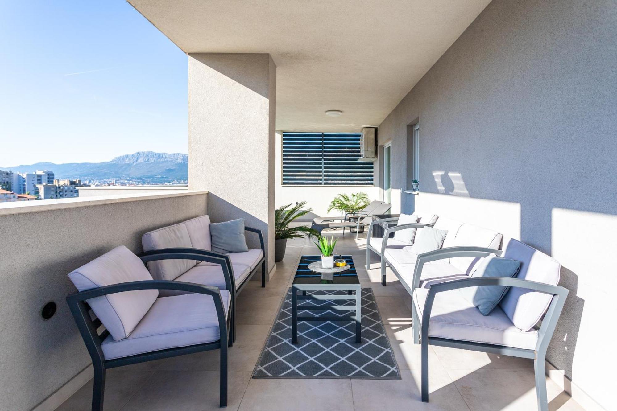 New Luxury 3-Bedroom Penthouse With Huge Terrace スプリト エクステリア 写真