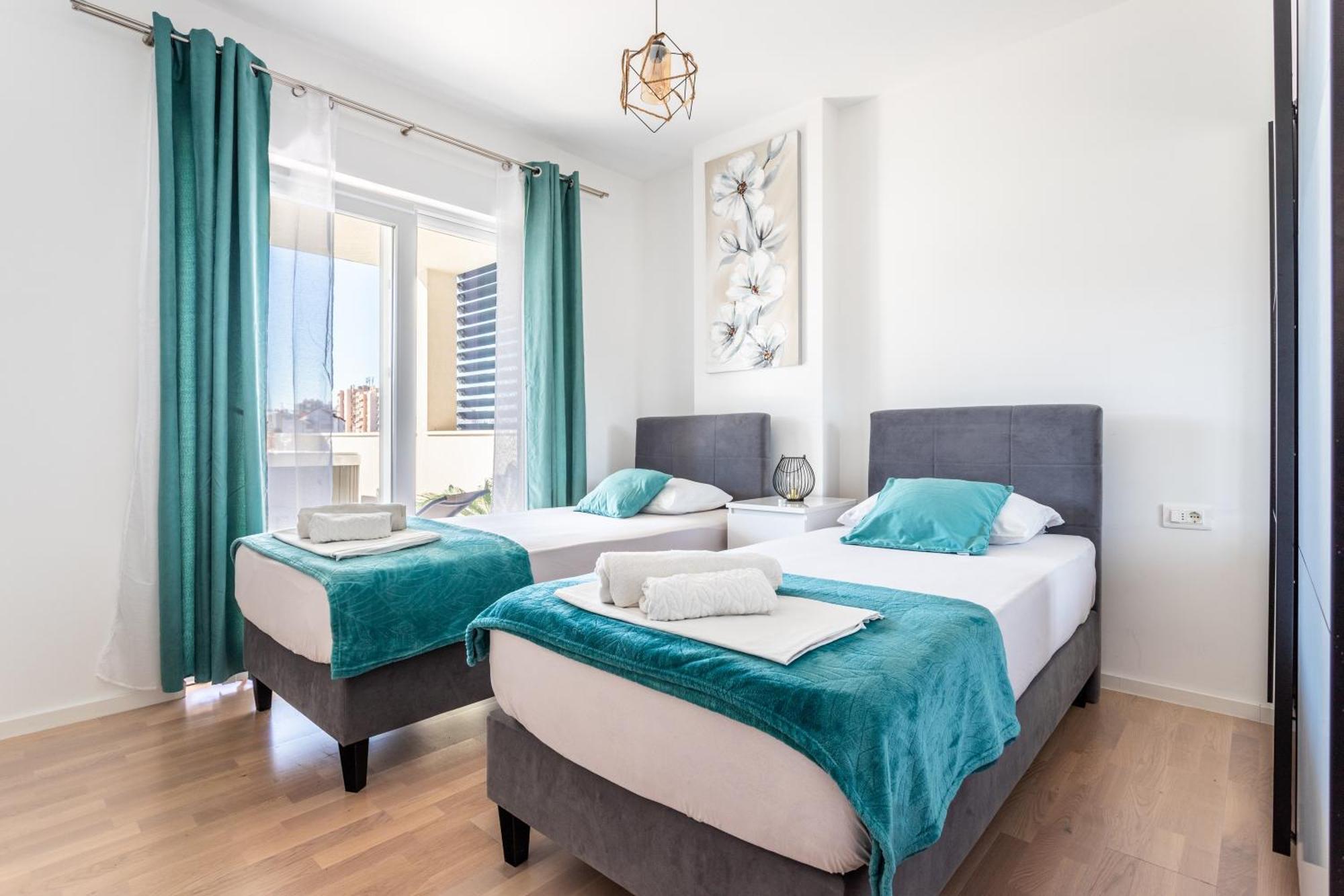 New Luxury 3-Bedroom Penthouse With Huge Terrace スプリト エクステリア 写真