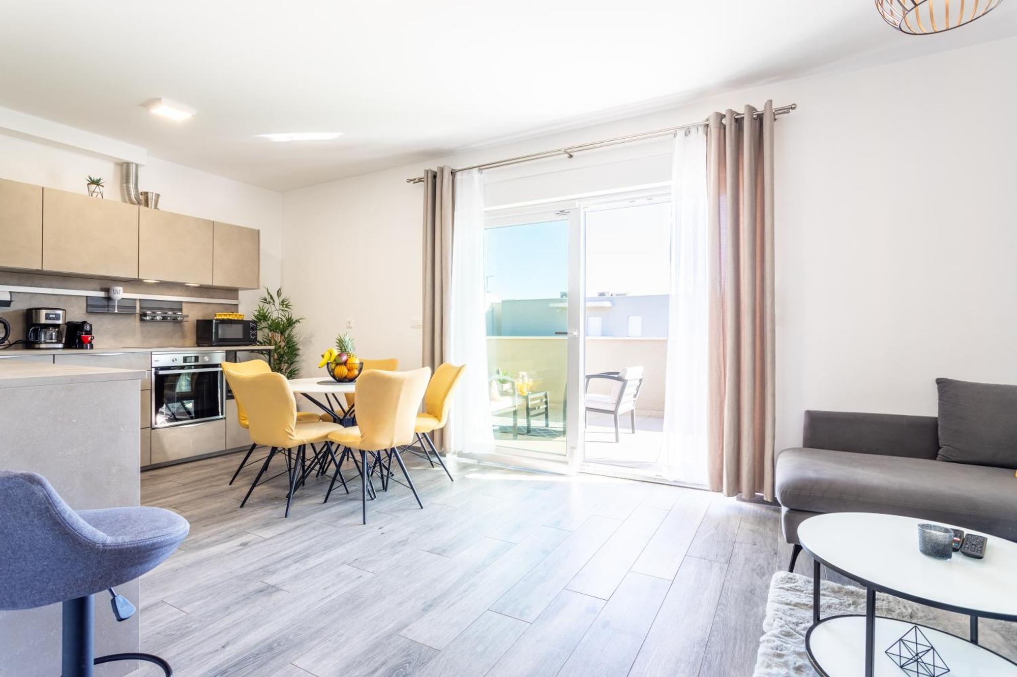 New Luxury 3-Bedroom Penthouse With Huge Terrace スプリト エクステリア 写真