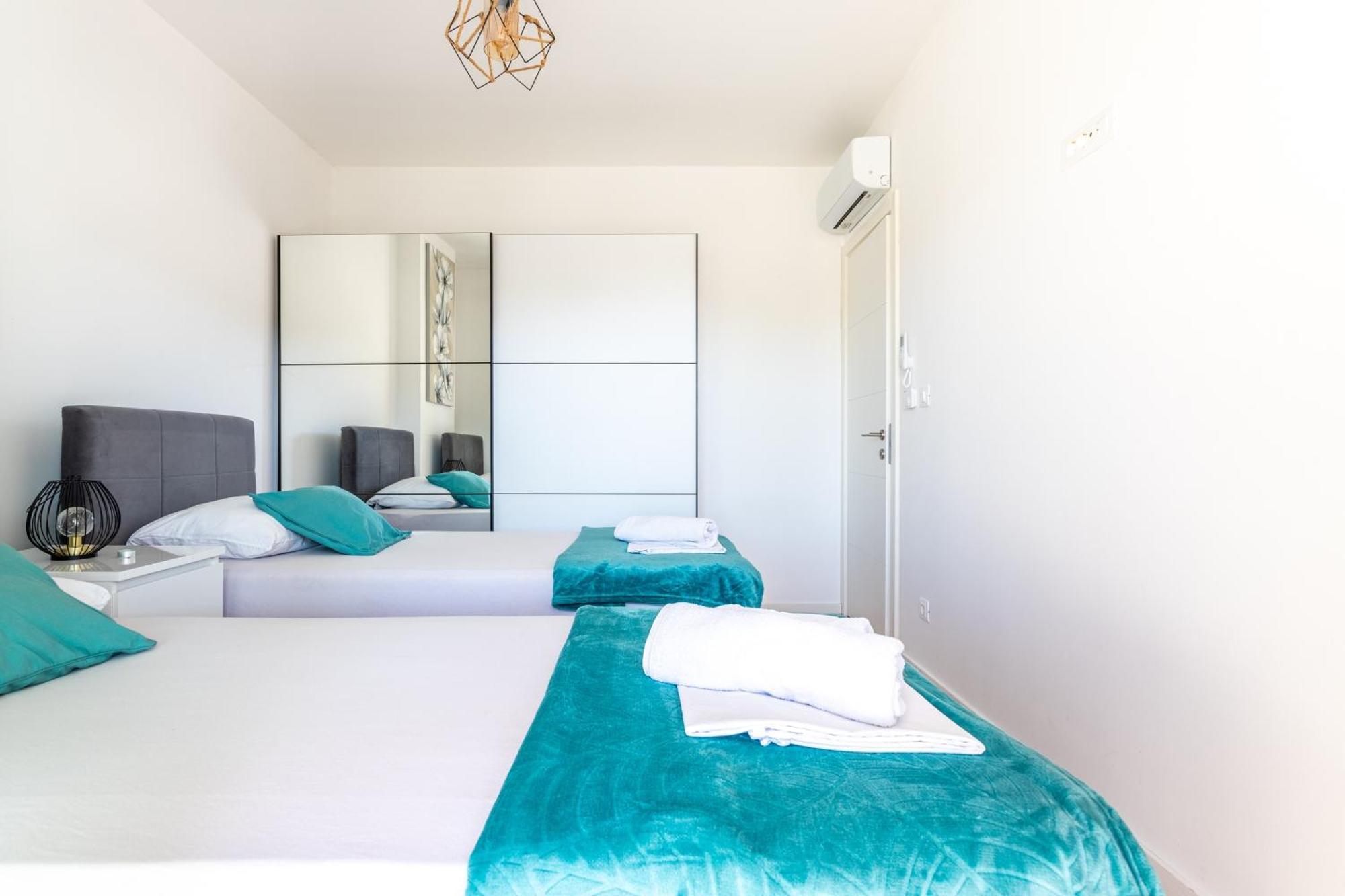 New Luxury 3-Bedroom Penthouse With Huge Terrace スプリト エクステリア 写真