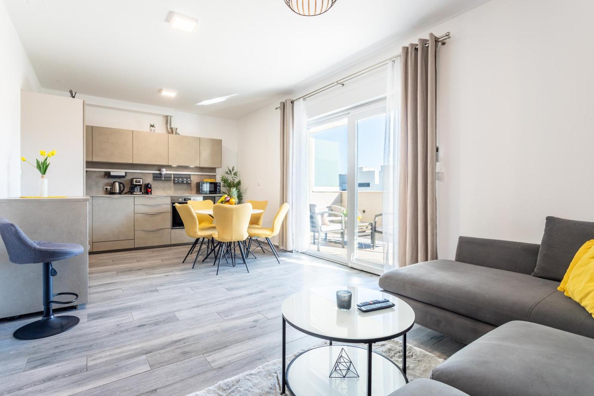 New Luxury 3-Bedroom Penthouse With Huge Terrace スプリト エクステリア 写真