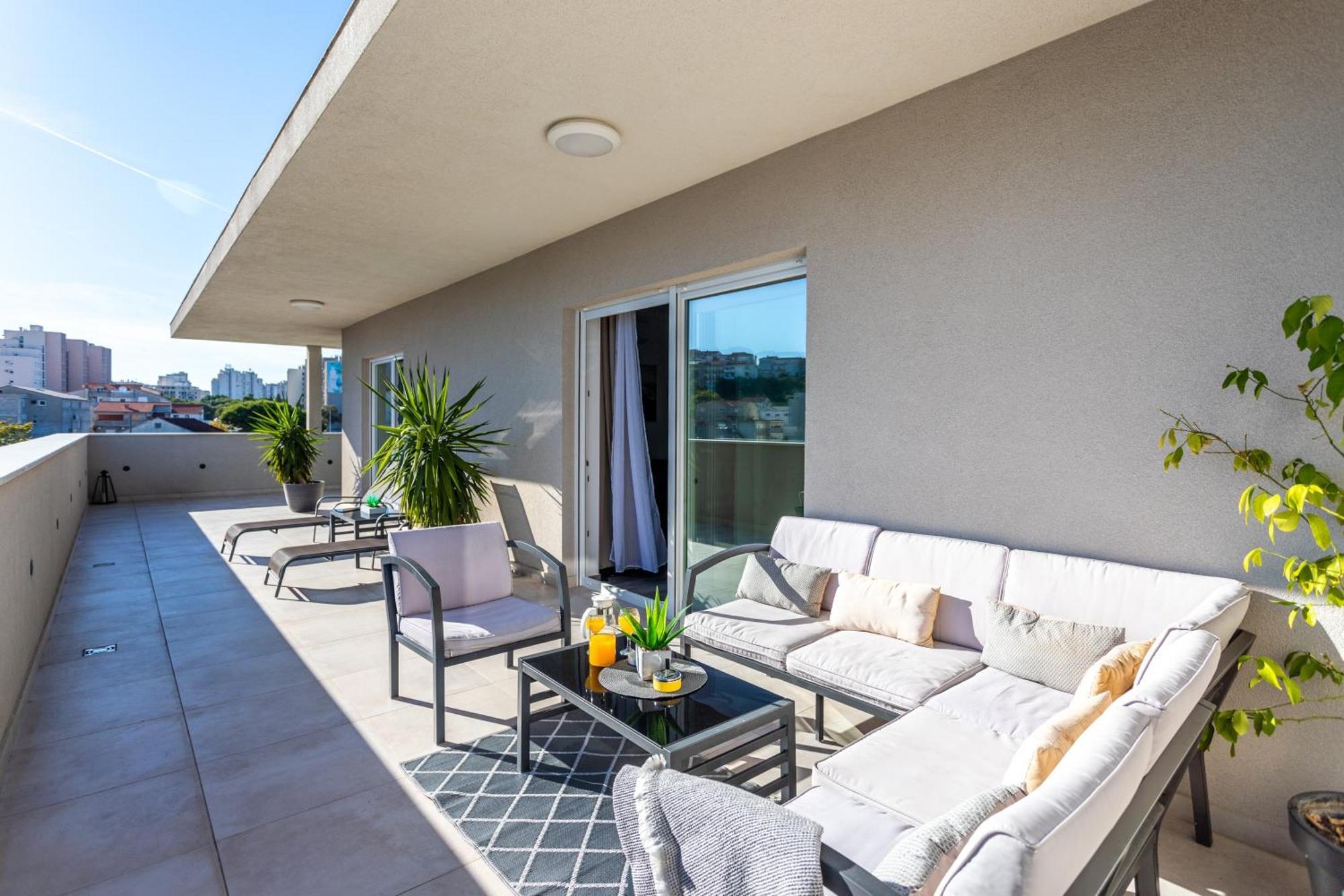 New Luxury 3-Bedroom Penthouse With Huge Terrace スプリト エクステリア 写真