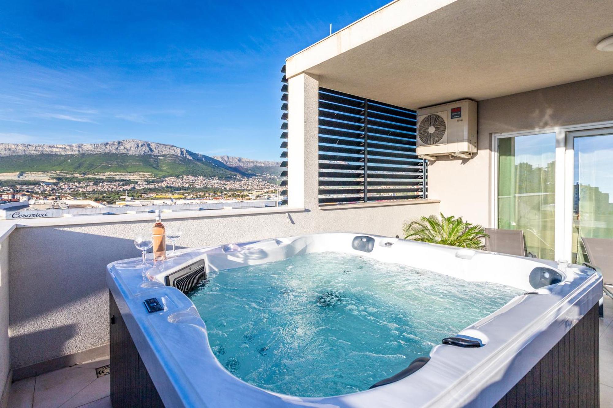 New Luxury 3-Bedroom Penthouse With Huge Terrace スプリト エクステリア 写真